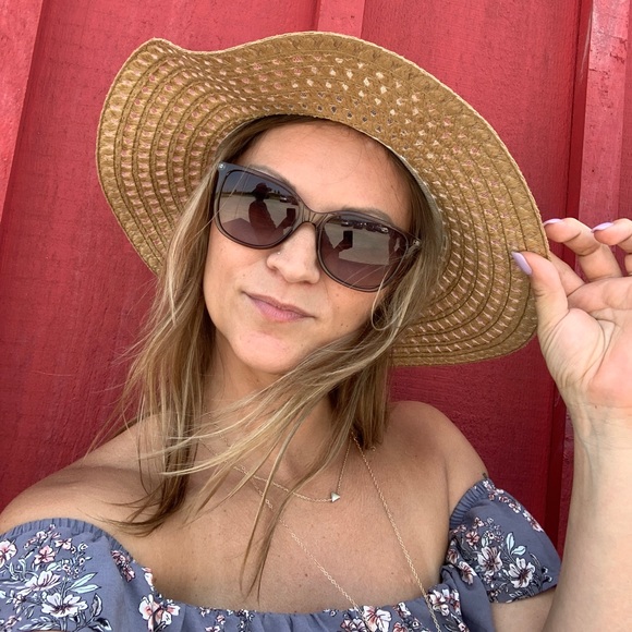 Meet your Posher, Kasia - Picture 2 of 2